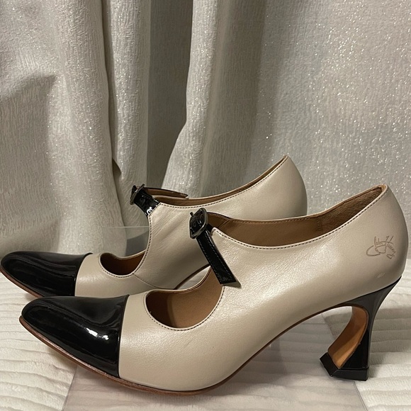John Fluevog “Malala” Mary Jane’s Cream with Black Patent Toe and Heel - Picture 3 of 7